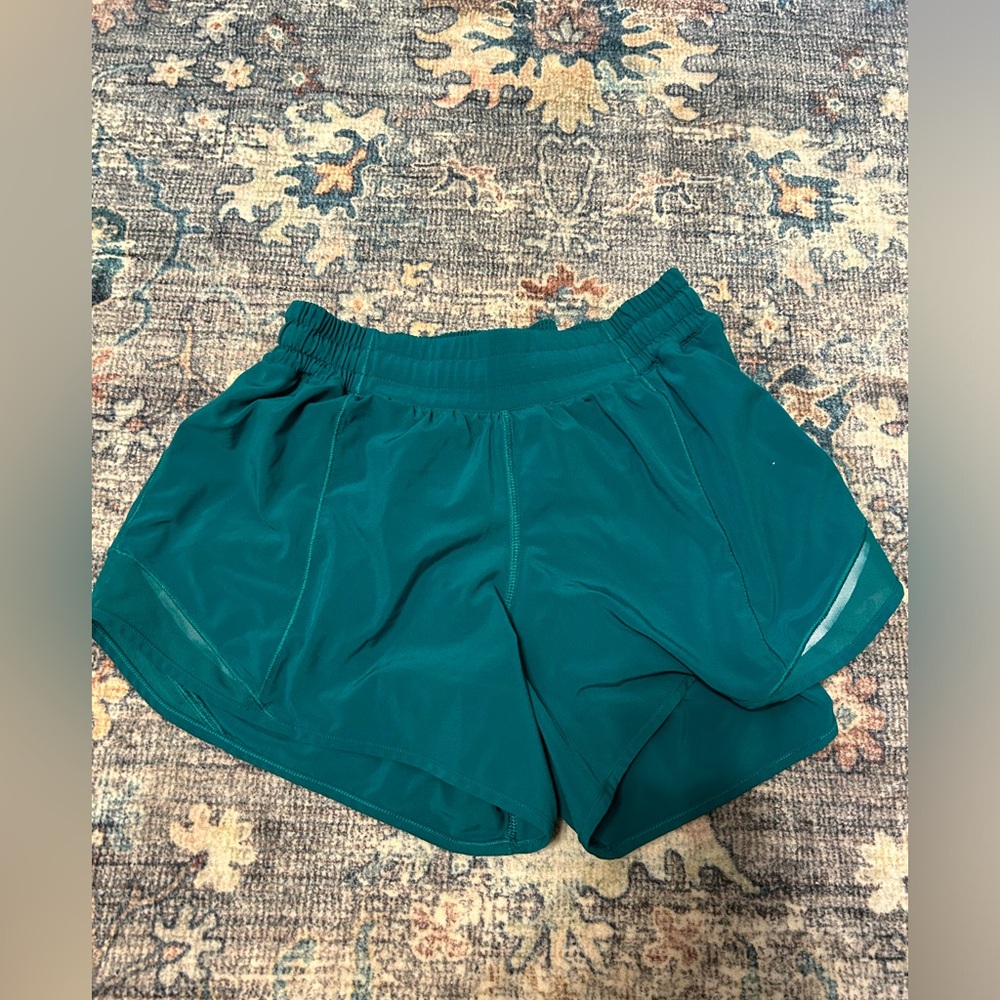 Lulu lemon 6 tall hotty hot shorts